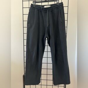 Men’s Hollister wide leg Joggers, black size XS.